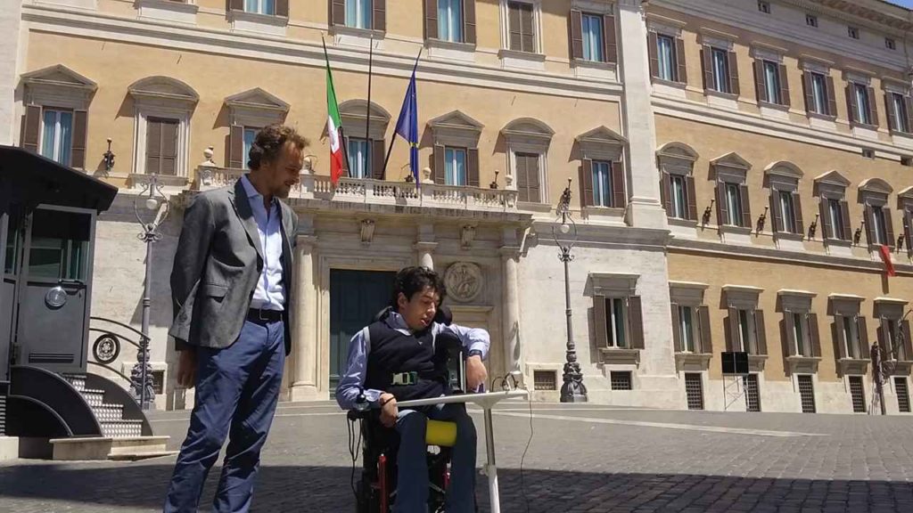 2 giugno 2017 Mario Staderini e Marco Gentili davanti al Parlamento per chiedere diritti elettorali e referendari