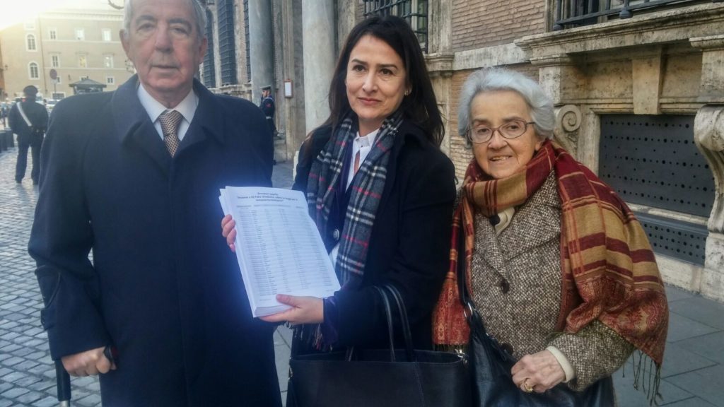 Filomena Gallo, Mina Welby e Carlo Troilo consegnano 27mila firme sul BioTestamento al Presidente del Senato Grasso